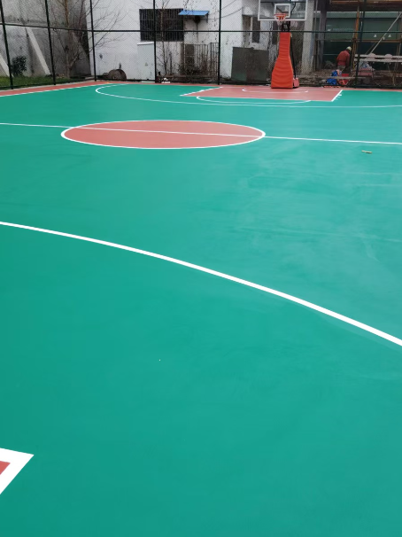 津南 球场长期使用易出现地面开裂